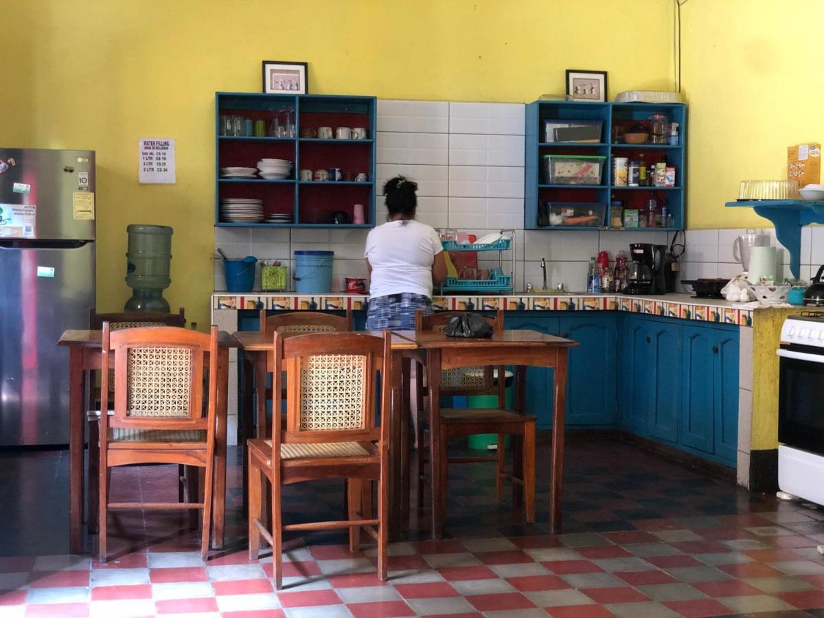 Hostal Vacaciones Nicas León المظهر الخارجي الصورة
